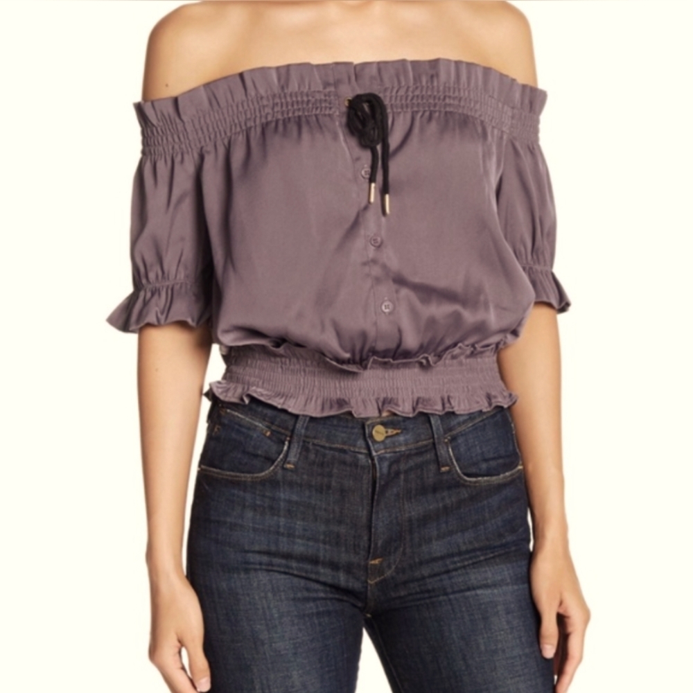NEW Romeo and Juliet Couture Off the Shoulder Top Crop Style Blouse Sz. L